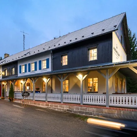 Maxmillian & Restaurant Guest house *