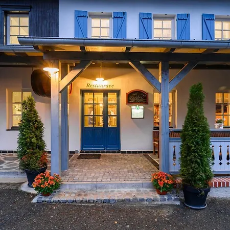Maxmillian & Restaurant