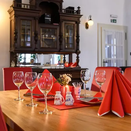 Maxmillian & Restaurant Marenice
