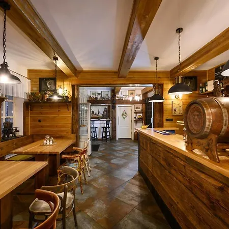 Maxmillian & Restaurant * Marenice