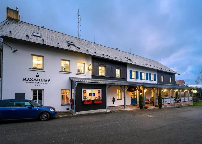 Maxmillian & Restaurant 3*